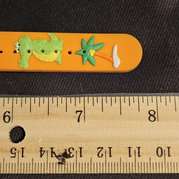 GENEVA CHILDREN’S ALLIGATOR WATCH ORANGE SILICONE BAND WITH 3D CHARMS - Picture 7 of 7